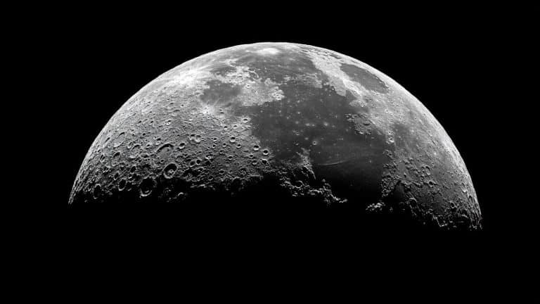 A Lua está se afastando da Terra e isso tem um grande impacto no tempo