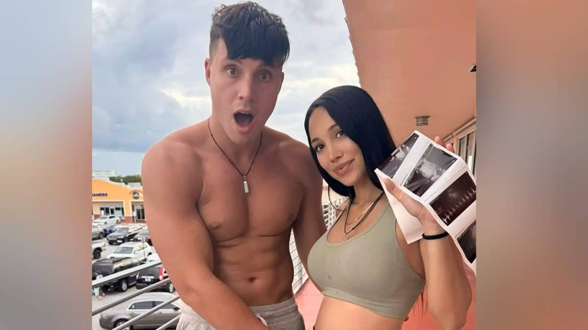 Ex-atriz, que ganha mais de $ 200.000 por mês filmando conteúdo com o meio-irmão, anuncia que estão esperando um bebê juntos
