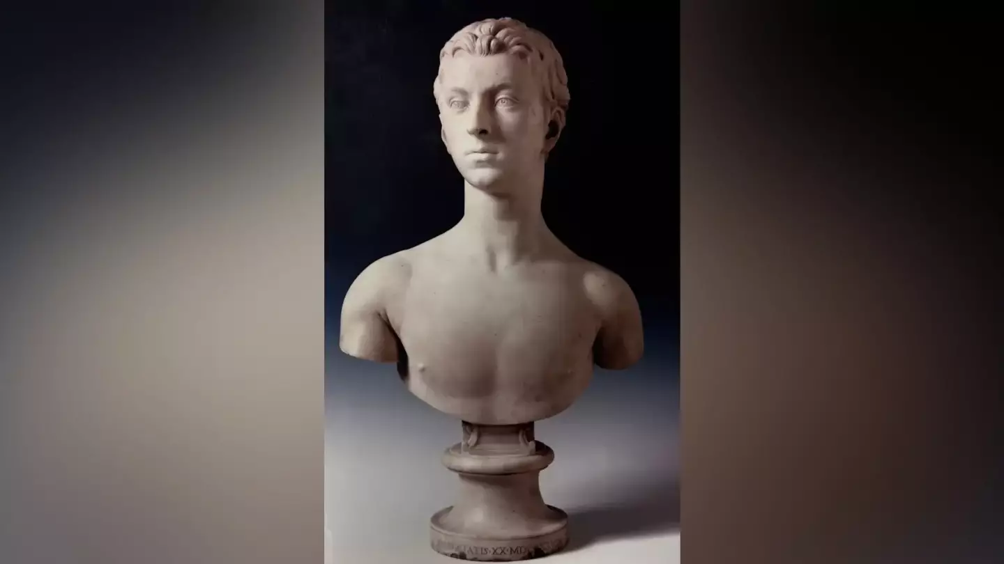 O Conselho Municipal de Invergordon descobriu que possuía um busto de mármore do político John Gordon (Sotheby's).