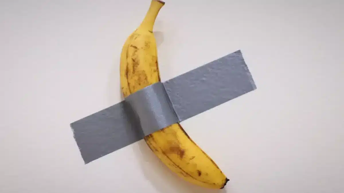 Vendedor de frutas fica 'arrasado' após banana que vendeu para 'artista' ser leiloada por $ 6.200.000