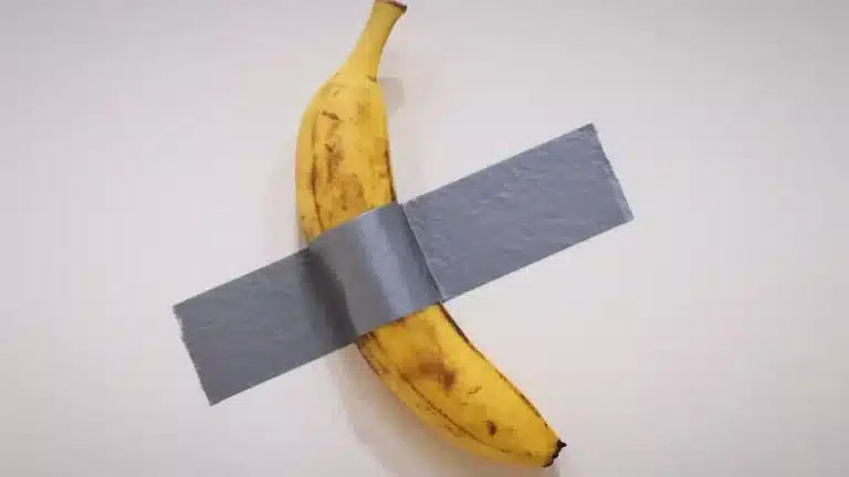 Vendedor de frutas fica 'arrasado' após banana que vendeu para 'artista' ser leiloada por $ 6.200.000
