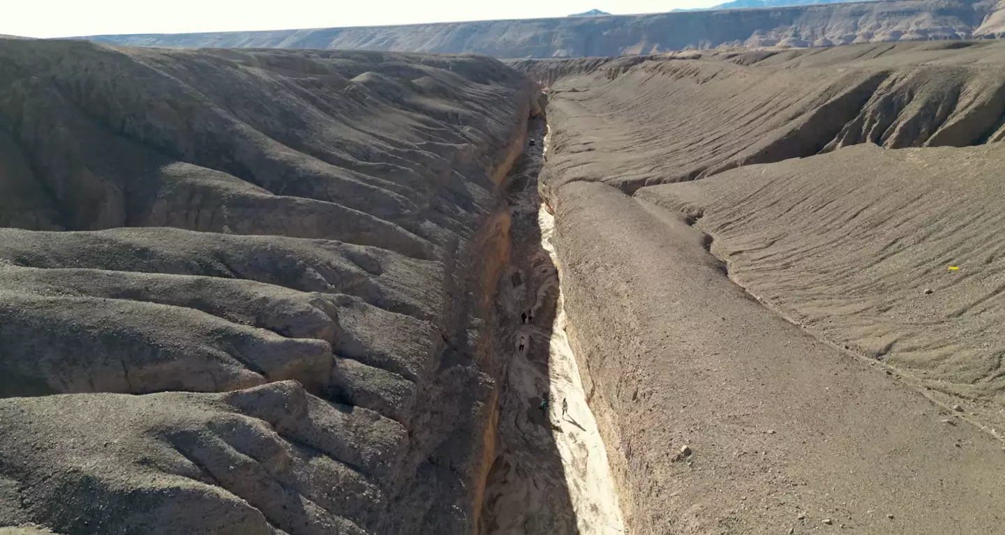 A Fossa do Atacama corre paralela ao Deserto do Atacama (Schmidt Ocean/YouTube).