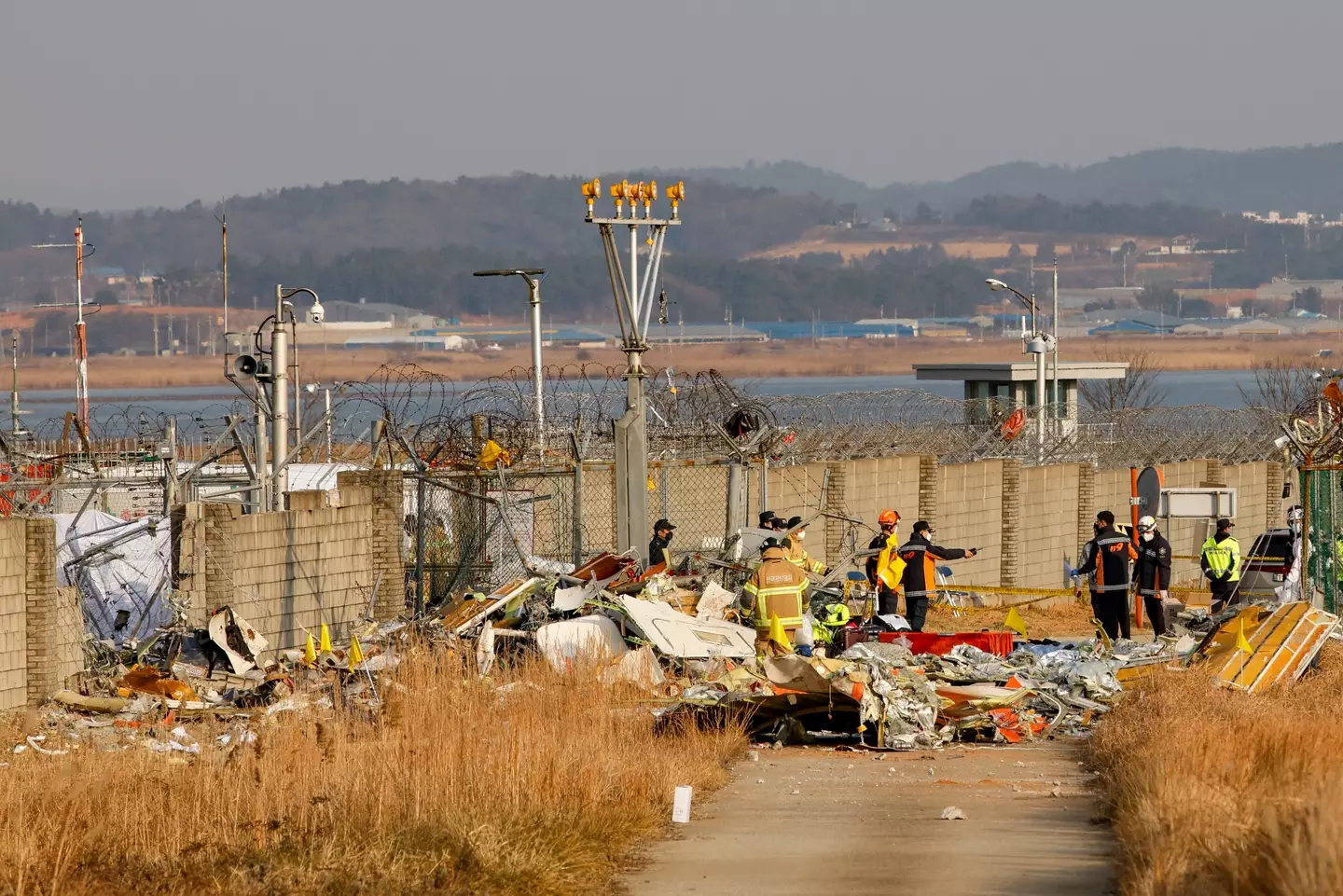 Acredita-se que o Aeroporto Internacional de Muan esteja temporariamente fechado.Acredita-se que o Aeroporto Internacional de Muan esteja temporariamente fechado.

