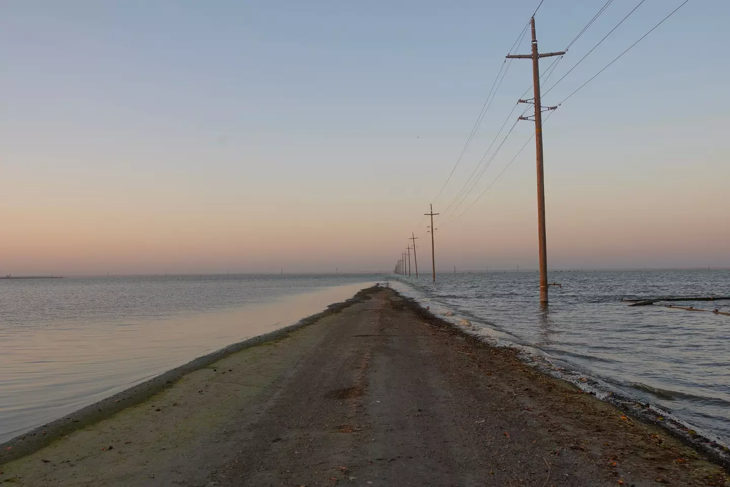 Apesar dos problemas causados, o retorno do Lago Tulare proporciona uma paisagem impressionante.