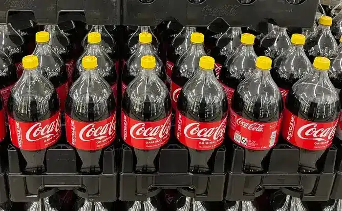 As pessoas estão descobrindo agora o que significa quando as garrafas de Coca-Cola têm tampa amarela