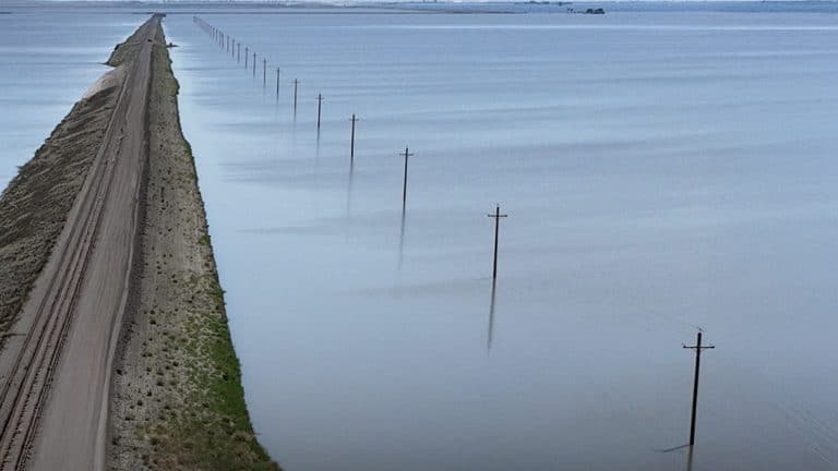 Assustador "lago fantasma" ressurge 130 anos após desaparecer