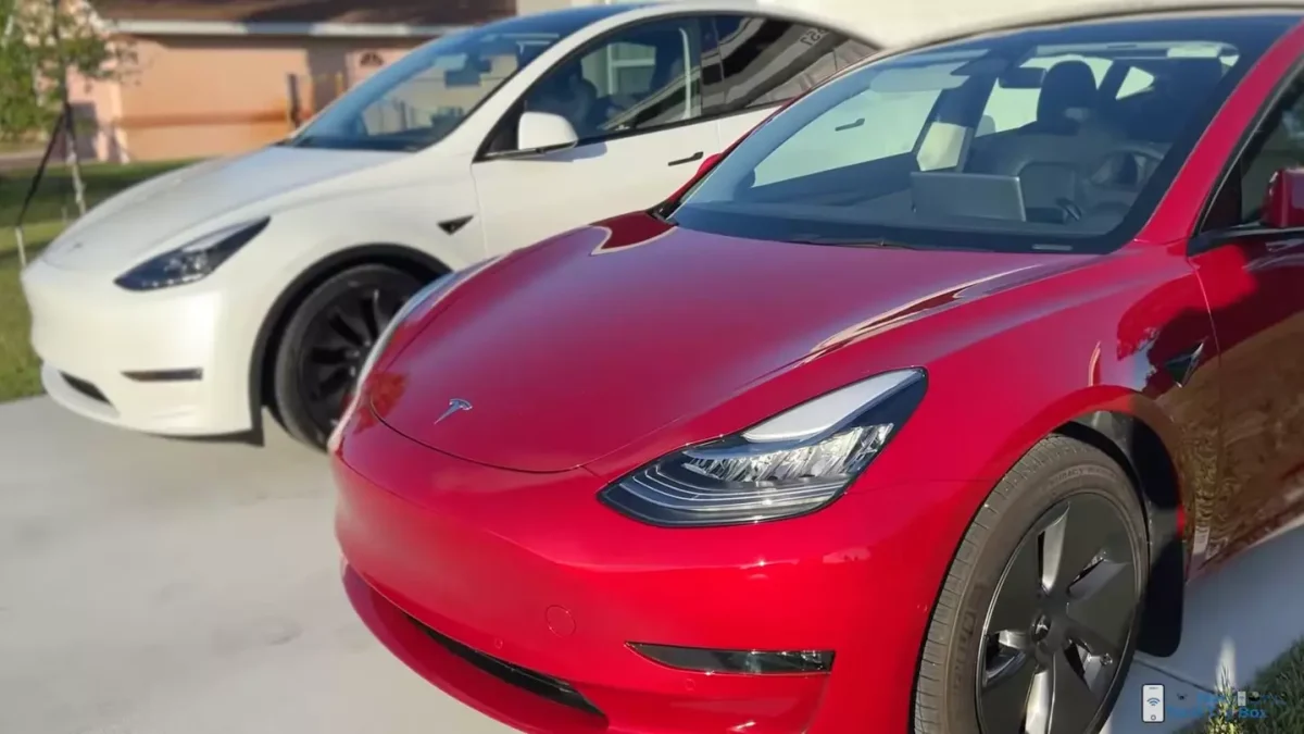 Casal que comprou um Tesla cada um e dirigia cerca de 800 km por semana fica chocado ao comparar a conta de luz