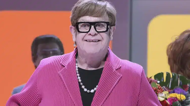 Elton John revela palavras comoventes que quer em sua lápide após admitir que "não sabe quanto tempo ainda lhe resta"