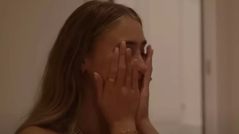 Estrela do OnlyFans que teve relações com 100 homens em um dia chora ao detalhar sua experiência