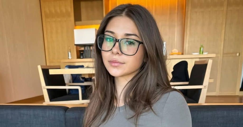 Estrela do OnlyFans revela valor impressionante que pessoas ofereceram para tirar sua virgindade após ganhar $ 43 milhões neste ano