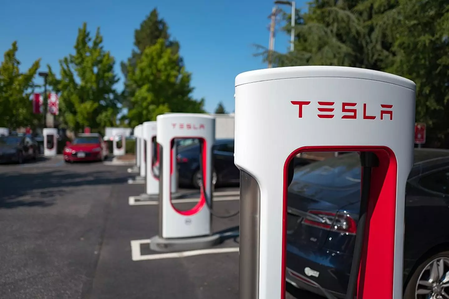 Existem mais de 27.000 Superchargers da Tesla espalhados pelos Estados Unidos.