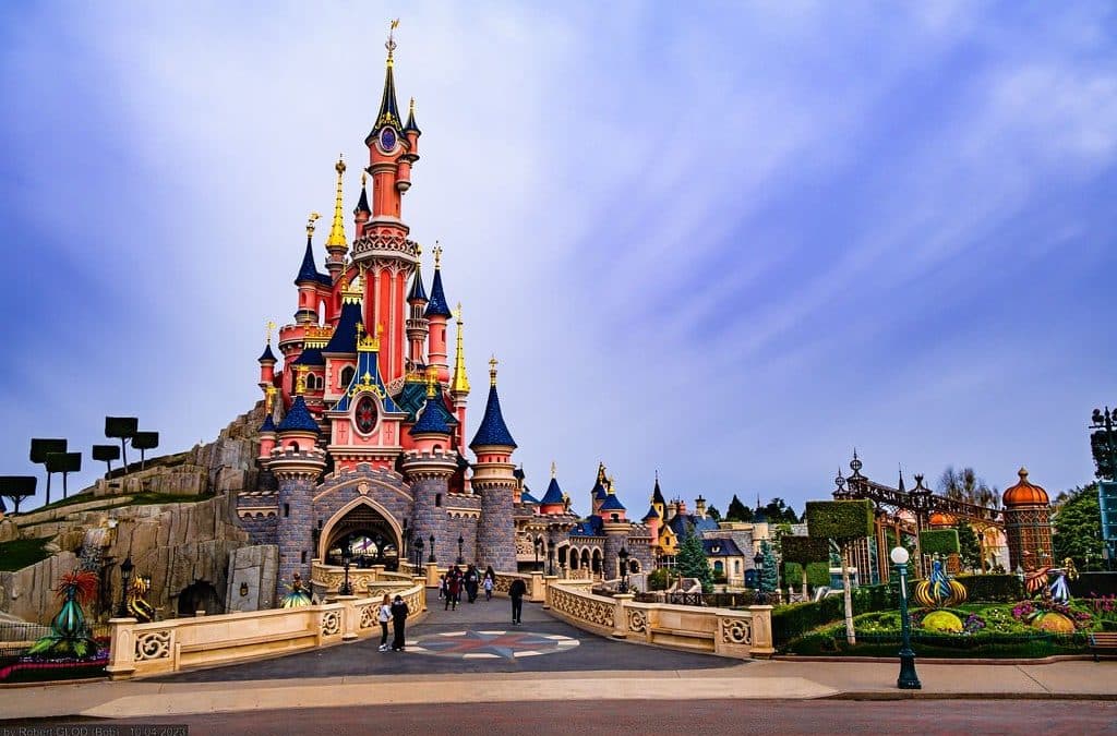 Família compra $ 10 mil em cartões-presente da Disneyland e descobre que são para o Disney+