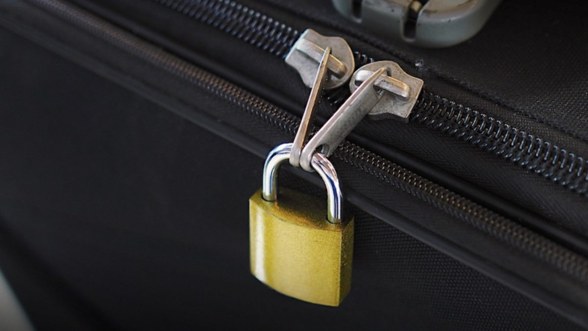 Funcionário da segurança do aeroporto explica por que você nunca deve colocar um cadeado na sua mala