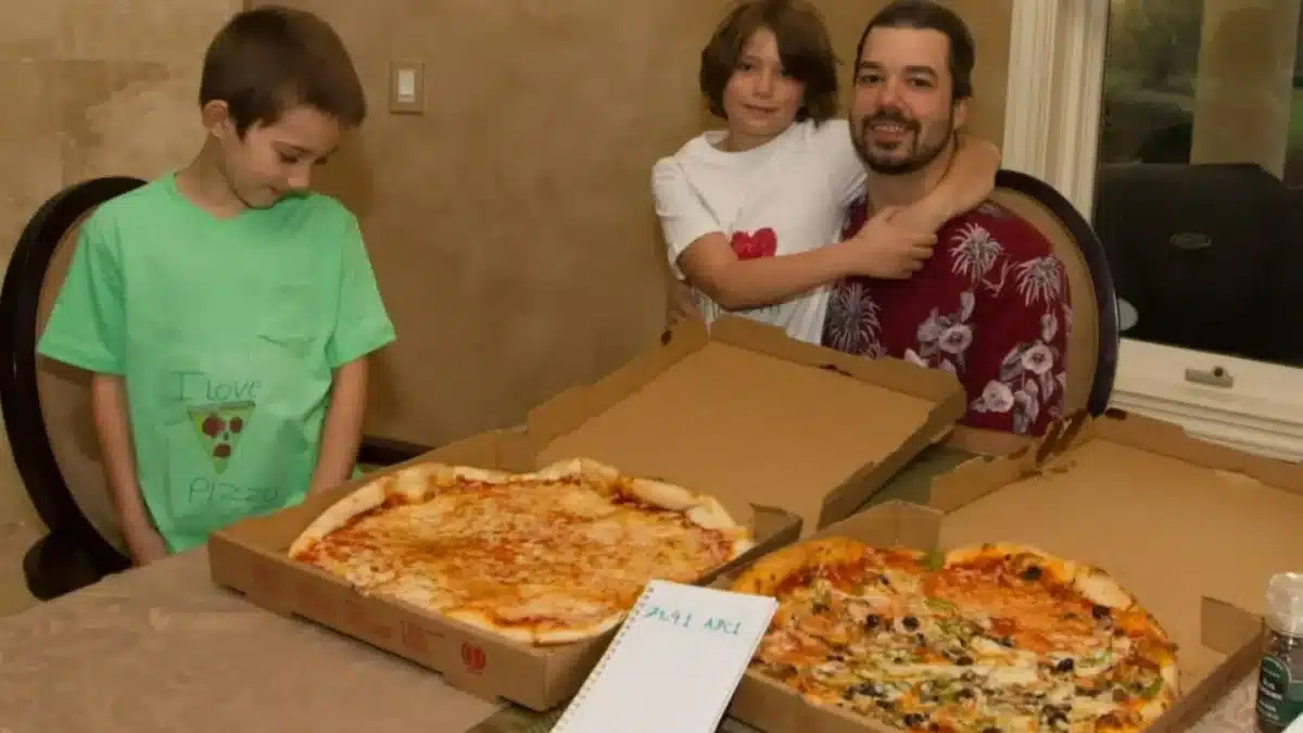 Homem faz o pedido de pizza mais caro da história ao usar Bitcoin no valor de $ 1.000.000.000 para pagar por 2 pizzas