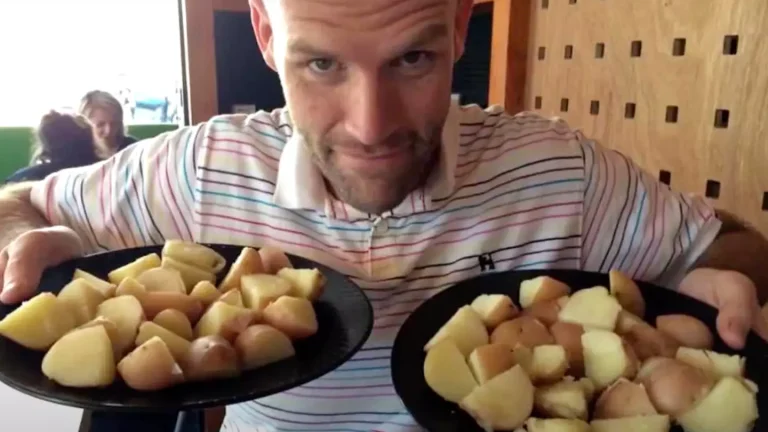 Homem que comeu apenas batatas por um ano inteiro compartilha o impacto incrível que isso teve em seu corpo