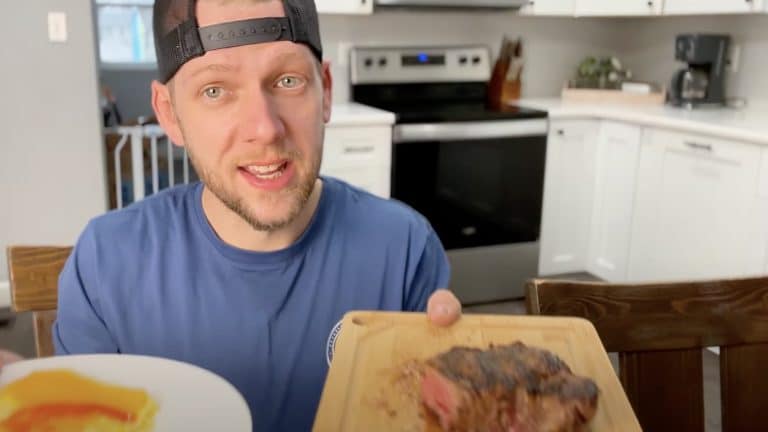 Homem que comeu apenas carne vermelha e ovos por um ano inteiro compartilha o grande impacto que isso teve em sua vida