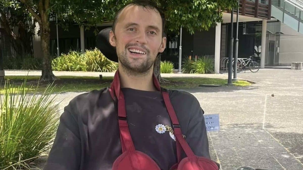 Homem 'super saudável', de 30 anos, sofre AVC no banho e pode ficar paralisado pelo resto da vida