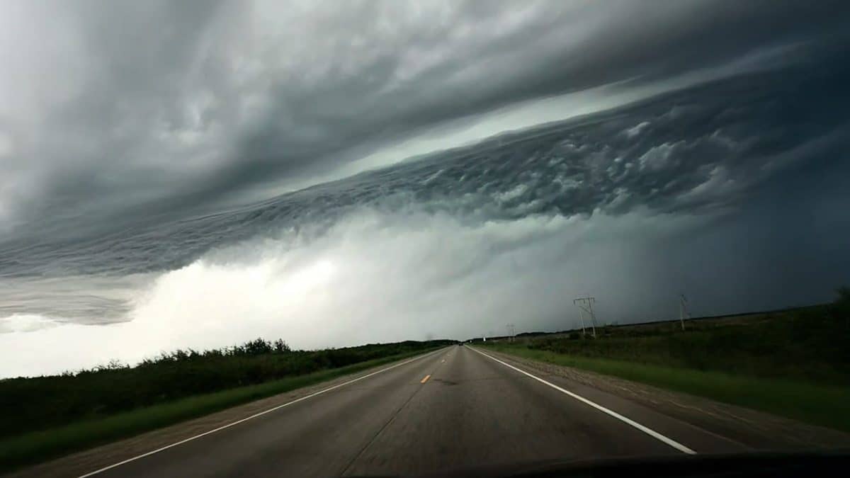 Mulher captura foto impressionante de ‘oceano no céu’, e isso deixou as pessoas se sentindo 'inquietas'