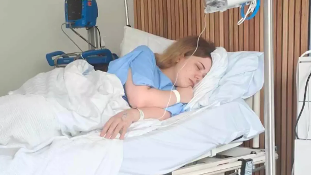 Mulher diagnosticada com a "condição mais dolorosa conhecida pela medicina" compartilha sintoma inicial inesperado