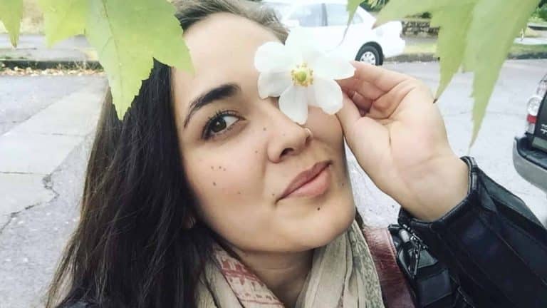 Mulher que desapareceu durante viagem dos sonhos é encontrada em segurança após pai morrer enquanto a procurava
