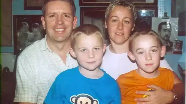 Mulher que perdeu o noivo e dois filhos em tsunami faz revelação devastadora no 20º aniversário