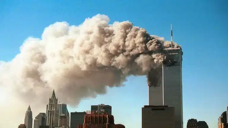 Nova filmagem do colapso das Torres Gêmeas em 11 de setembro, capturada de um "ângulo inédito", foi divulgada após 23 anos