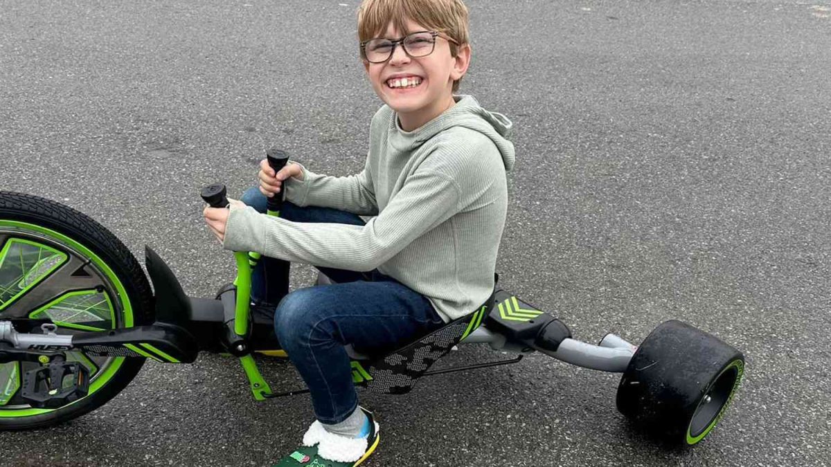 Pais de menino de 10 anos revelam apelido cruel que bullies usavam antes de ele tirar a própria vida