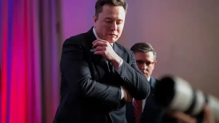 Parentes "pobres" de Elon Musk dizem que ele os ignorou com 4 palavras brutais