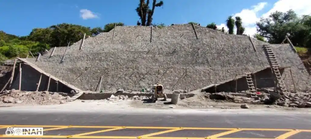 Pirâmide antiga é descoberta durante construção de estrada no México