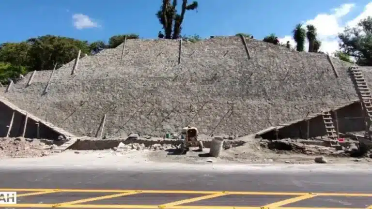Pirâmide antiga é descoberta durante construção de estrada no México