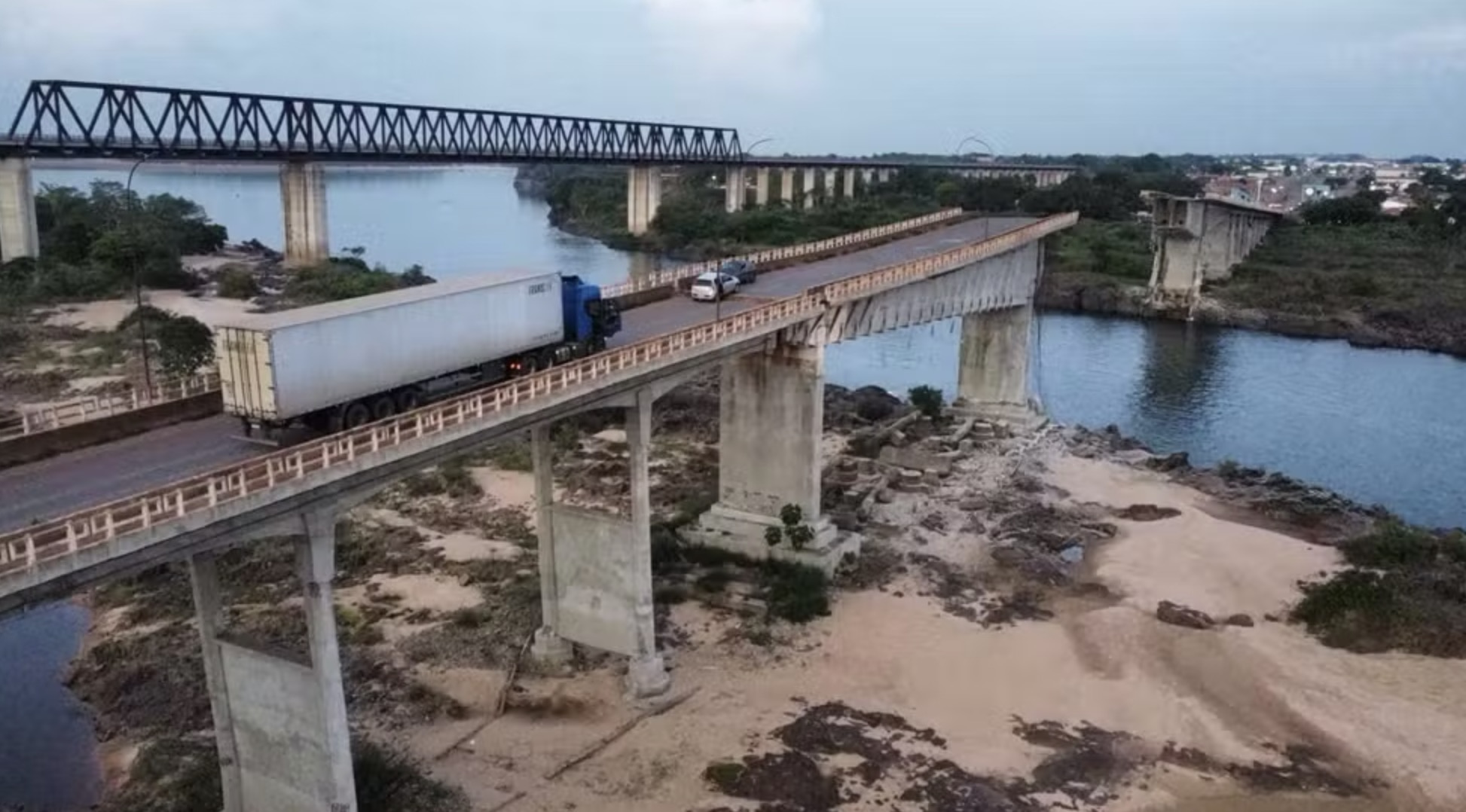 Ponte Juscelino Kubitschek de Oliveira após desabamento