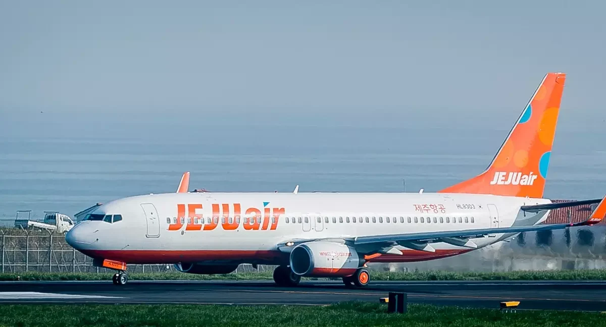 Segundo avião da Jeju Air é obrigado a retornar devido a falha no trem de pouso, após acidente na Coreia do Sul que deixou 179 mortos