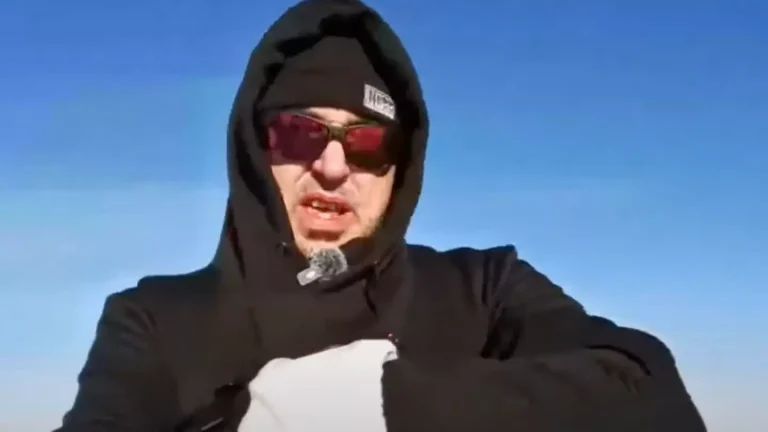 Terraplanistas percebem que estão errados após viajar à Antártida para provar que a Terra não é redonda, em vídeo hilário