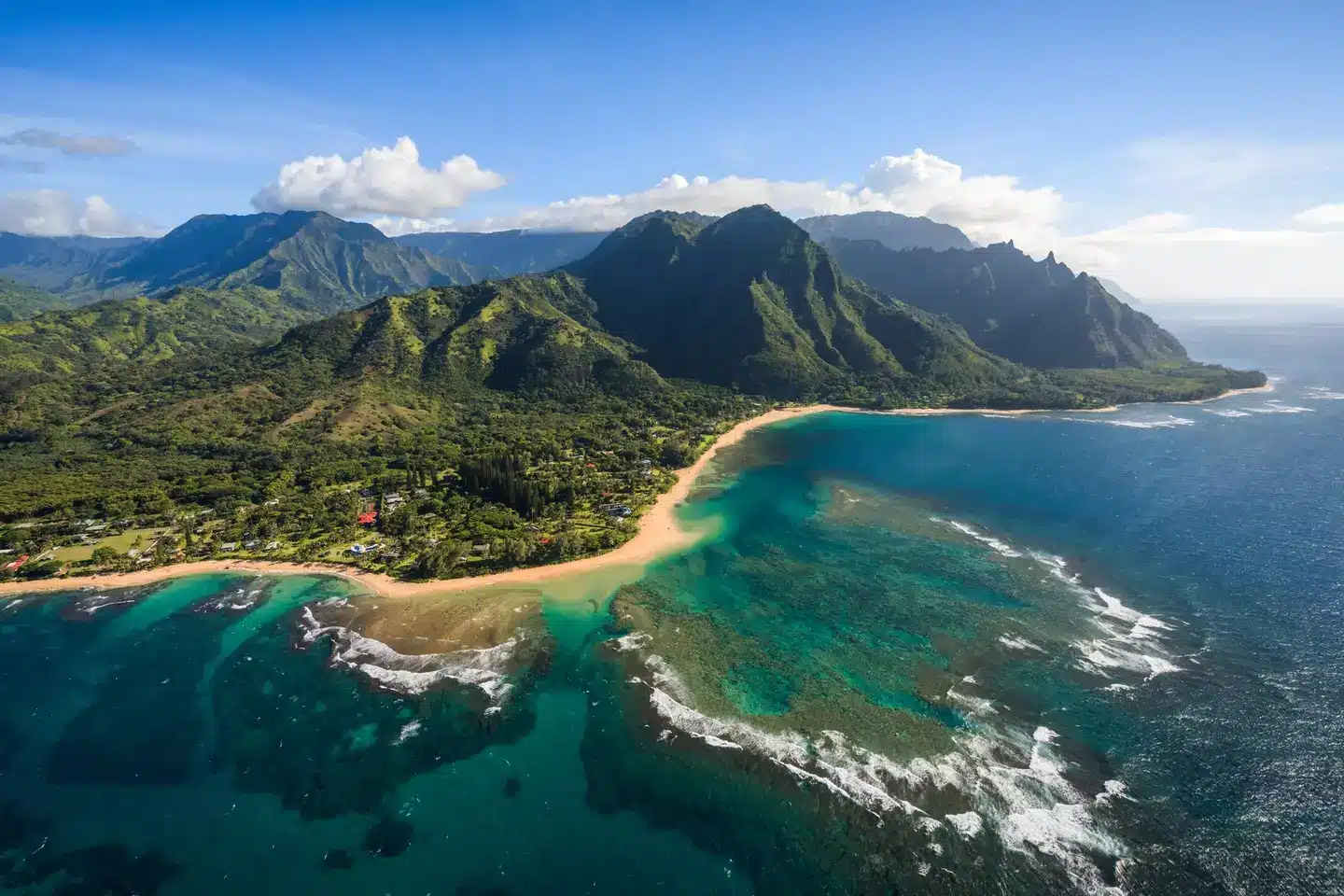 Uma vista aérea da ilha de Kauai.