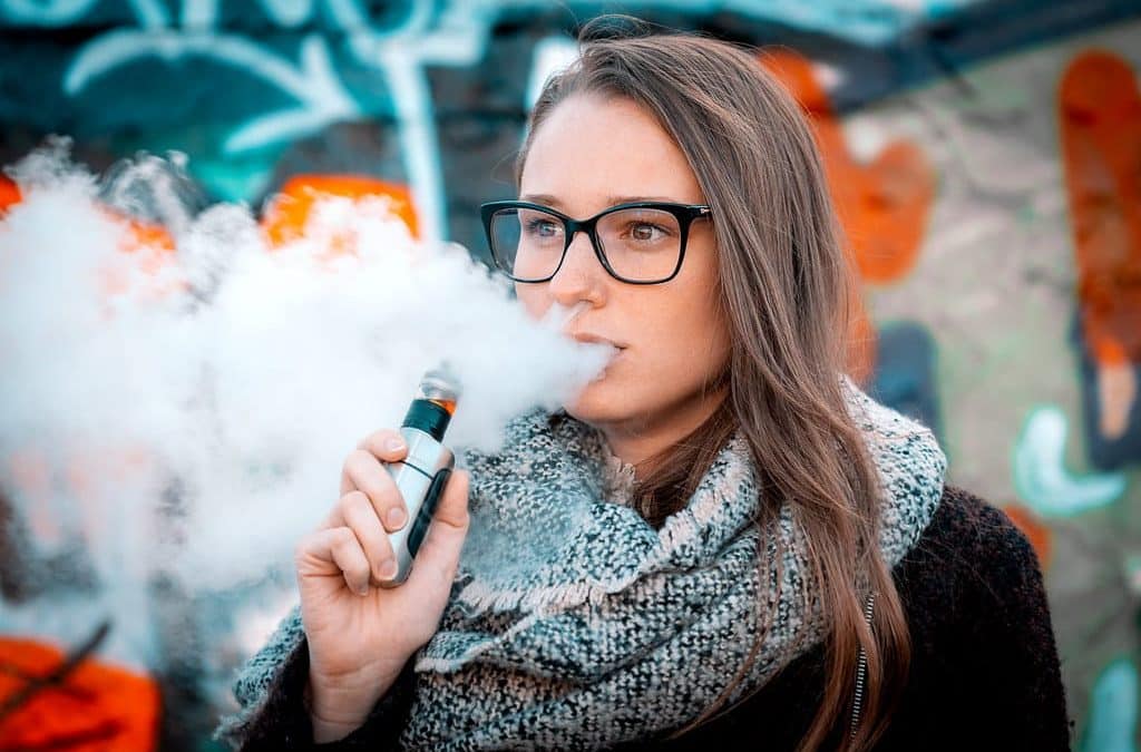 Vídeo chocante mostra a diferença assustadora do que acontece quando você usa vape em comparação com quando você fuma