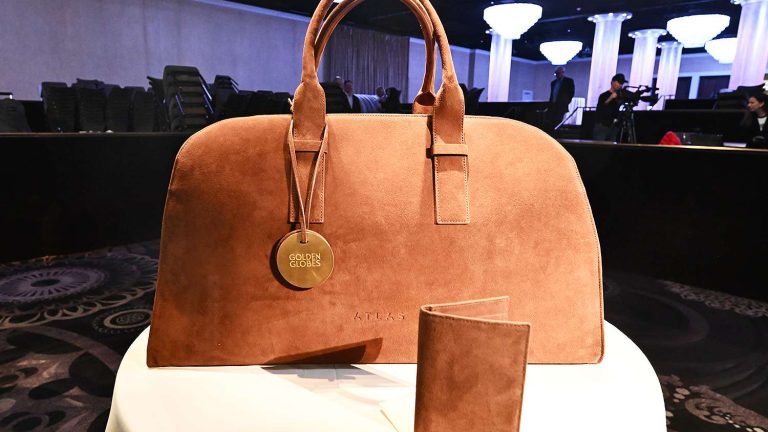 A regra rigorosa que as celebridades devem seguir antes de receber os itens impressionantes na bolsa de brindes de $ 1.000.000 do Globo de Ouro