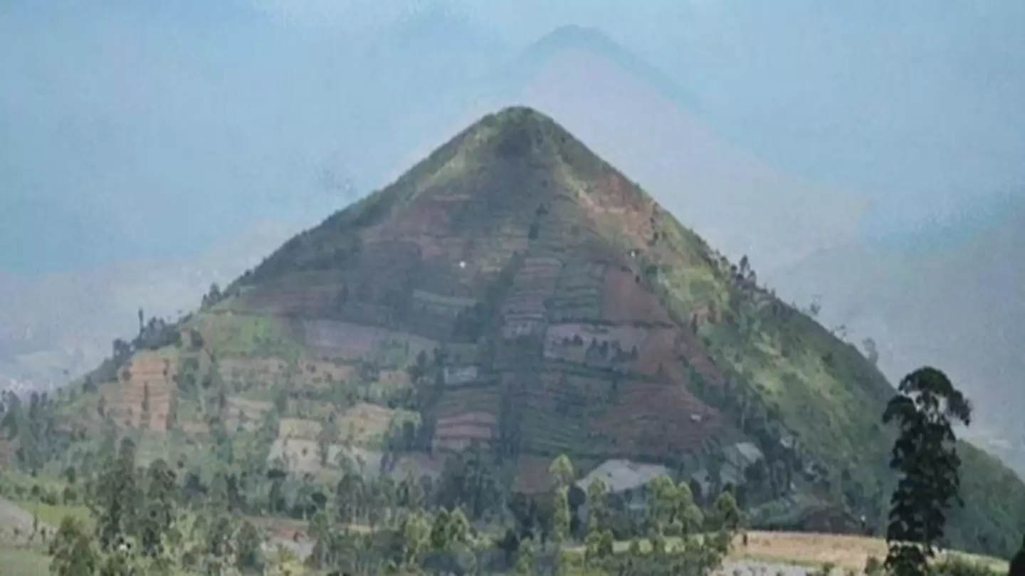 Arqueólogos afirmam que a ‘pirâmide mais antiga do mundo’ não foi construída por humanos.