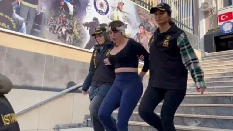 Estrela de filmes adultos é presa após anunciar plano polêmico de dormir com 100 homens em 24 horas