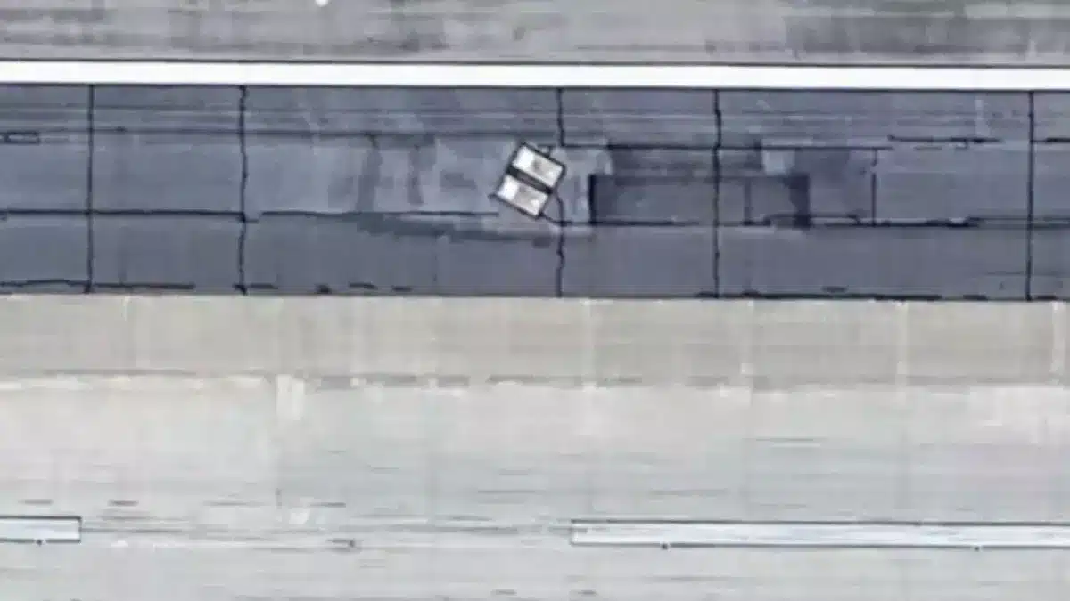Google Maps mostra duas pessoas enterradas em túmulos sob pista de aeroporto, e a razão bizarra é explicada
