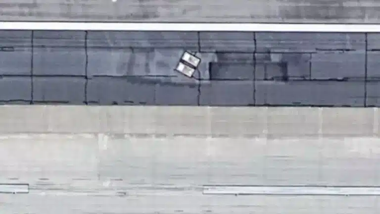 Google Maps mostra duas pessoas enterradas em túmulos sob pista de aeroporto, e a razão bizarra é explicada