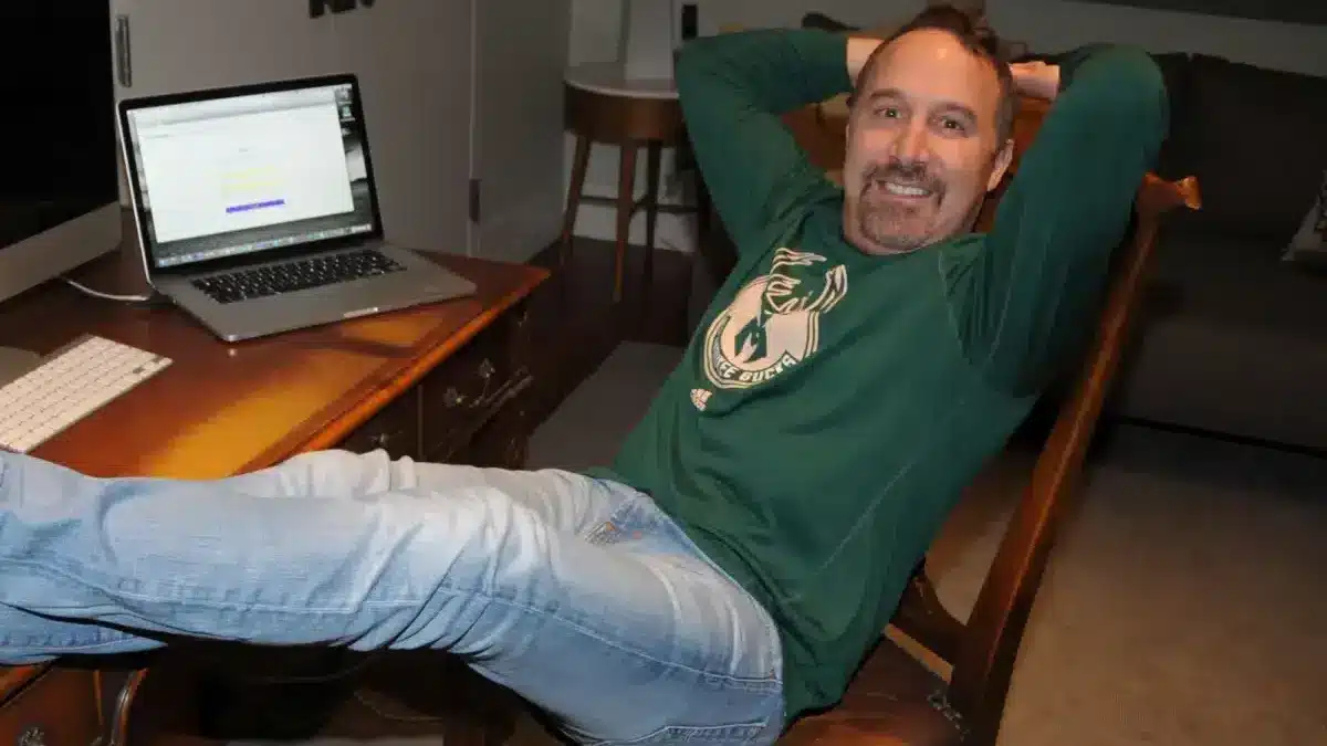 Homem fica chocado ao acordar e descobrir que tinha $ 89.000.000 em sua conta bancária.