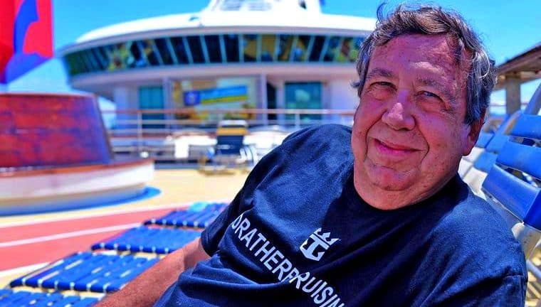 Homem sofre as consequências após viver em um navio de cruzeiro por 23 anos