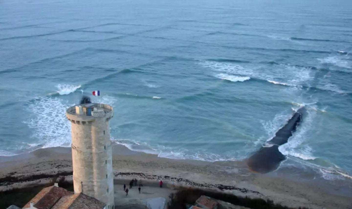 Ondas quadradas podem facilmente dominar nadadores que ficam presos nelas (Wikipedia/Michel Griffon).