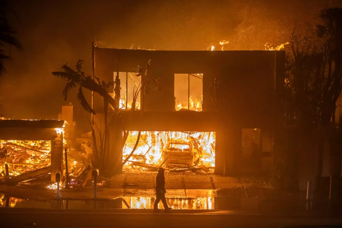 Os incêndios florestais em Los Angeles estão causando uma enorme devastação.