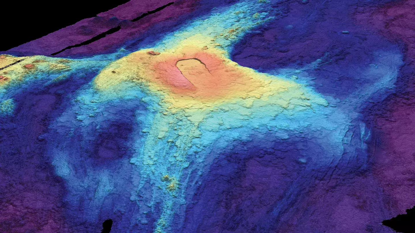 Um mapa batimétrico em 3D do fundo do mar do Axial Seamount, feito em julho de 2014, mostra os fluxos de lava de erupções anteriores. No mapa, a cor vermelha indica as áreas onde a lava atingiu a maior elevação acima do fundo do mar, enquanto o azul escuro nas bordas representa as áreas onde o fluxo de lava foi mais fino (Susan Merle/Universidade Estadual do Oregon).