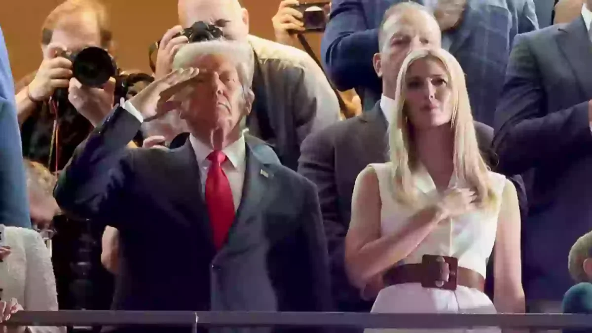 As pessoas estão questionando por que Donald Trump deixou o Super Bowl tão cedo, já que custou $ 20 milhões para ele comparecer