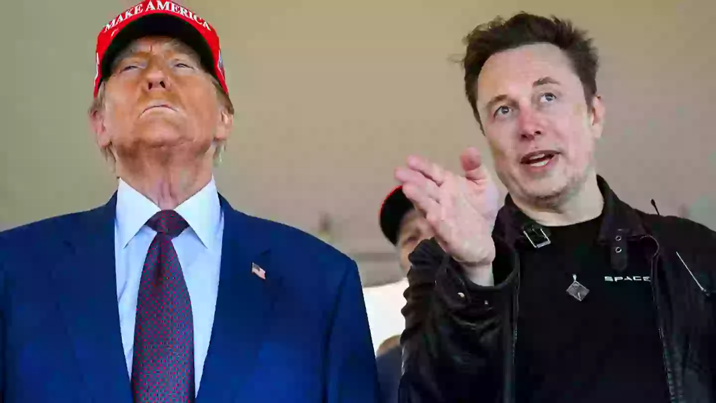 Autoridades identificam hacker que exibiu vídeo de Donald Trump beijando os pés de Elon Musk em TVs dentro de prédio do governo