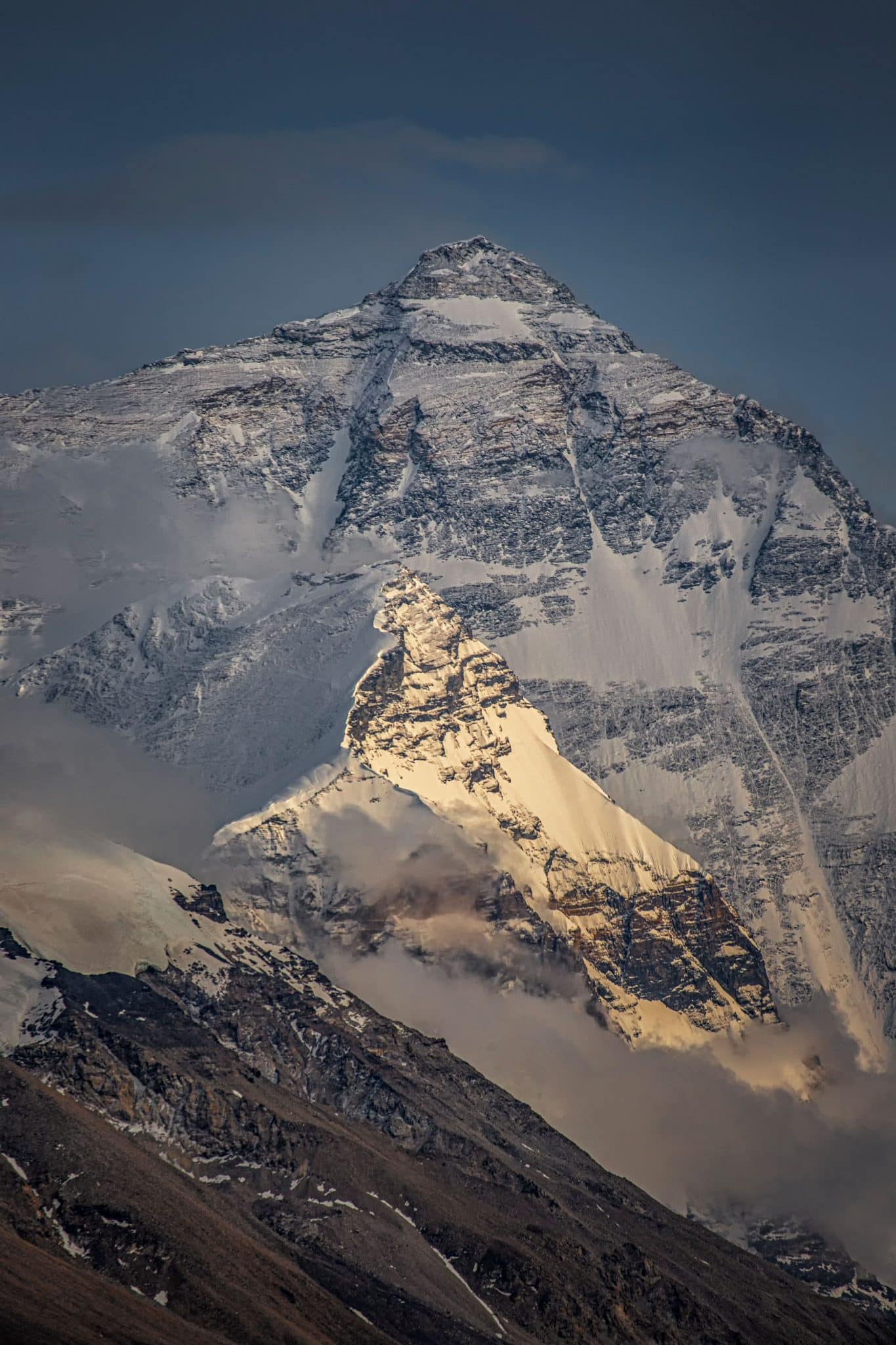 O Monte Everest é a montanha mais alta do mundo, com 8849 metros