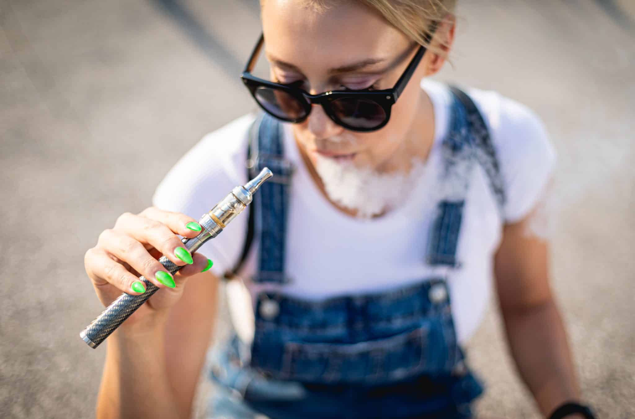 O estudo investigou o uso de cigarros eletrônicos (vaping).