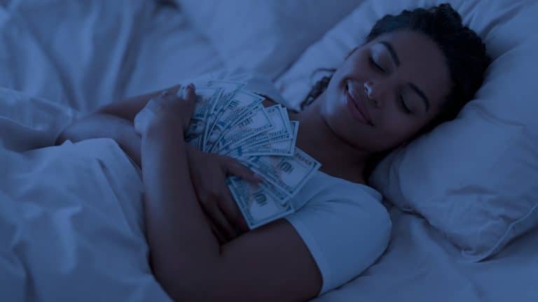 O truque militar para dormir em apenas 2 minutos e esquecer a insônia
